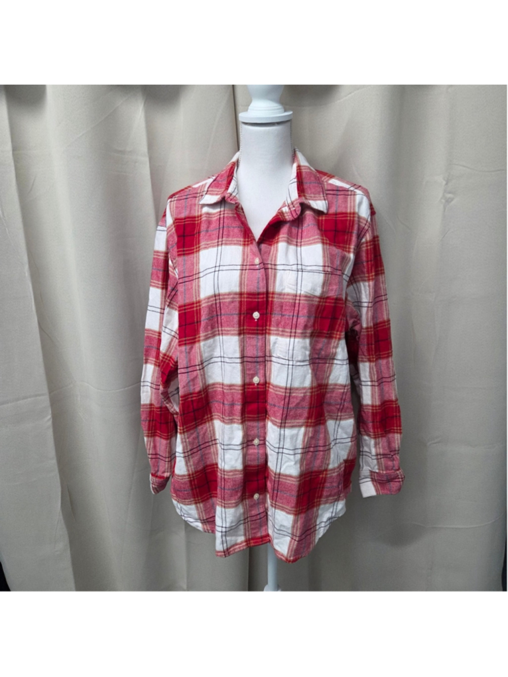 GAP Men's Red and White Plaid Casual Shirt Size L
